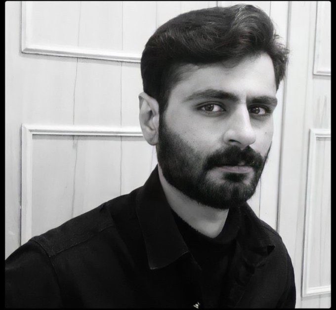 F_karamizand's tweet photo. جمع کردن پول درخواستی شاکی برای جلوگیری از تخلیه چشم  #مهدی_موسوی ، توسط ایرانیان خارج از کشور یک وظیفه است، لطفا فعالین حقوق بشر(واقعی نه نمایشی) در این مسیر و با هماهنگی خودش یا خانوادش یک راه جمع آوری کمک تدارک ببینید.

اگر مشخصات شاکی خصوصیش هم رسانه ای بشه میشه با جو رسانه ای ازش رضایت گرفت با مبلغ خیلی کمتری.

نگذاریم یک جوان دیگه به آسیب دیده های چشمیمون اضافه بشه.