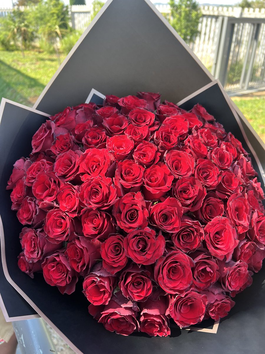 TenRosesflorist tweet media