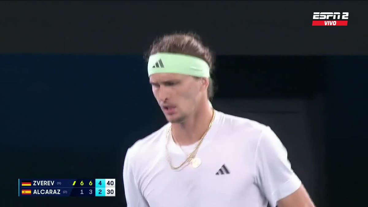 ESPNtenis's tweet image. 🇩🇪 ZVEREV, A UN GAME DE ELIMINAR A ALCARAZ DEL #AUSOPEN.

6-1, 6-3, 5-2.

#ESPNenStarPlus ▶️ dis.la/ESPNenStarPlus…