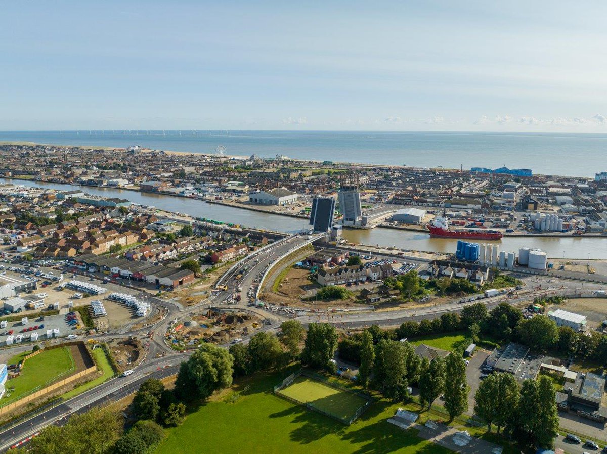 Great Yarmouth's new Herring Bridge is to open on Thursday, February 1. And you can enter a draw to be among the first to travel across the new bridge on the town's famous seafront road train! Full details here: norfolk.gov.uk/news/2024/01/h…