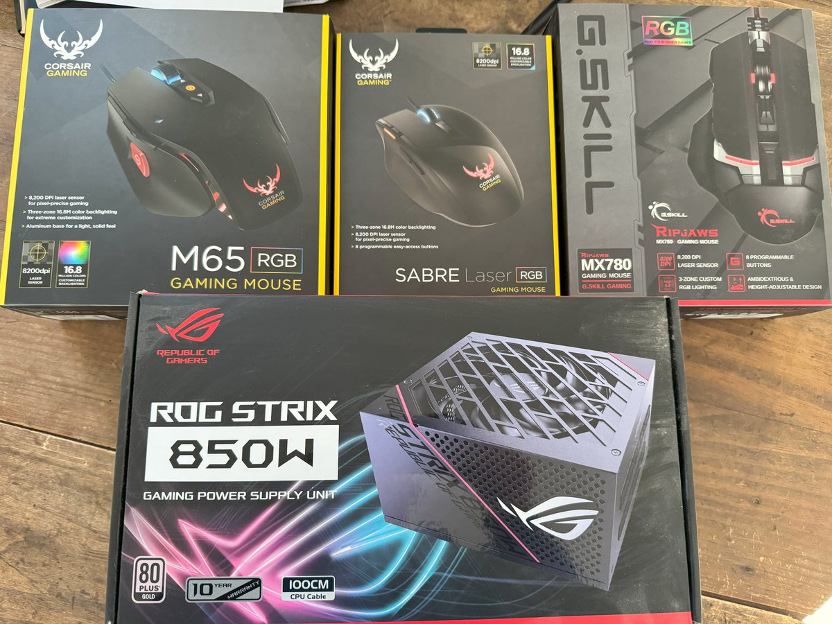 Alors voilà, comme promis on commence. 4 #gagnants au 31/01. RT + FOLLOW (du classique). Les produits sont quasi neufs ( déballage pour mes vidéos ) et d'autres arrivent ensuite 😁 #CONCOURS