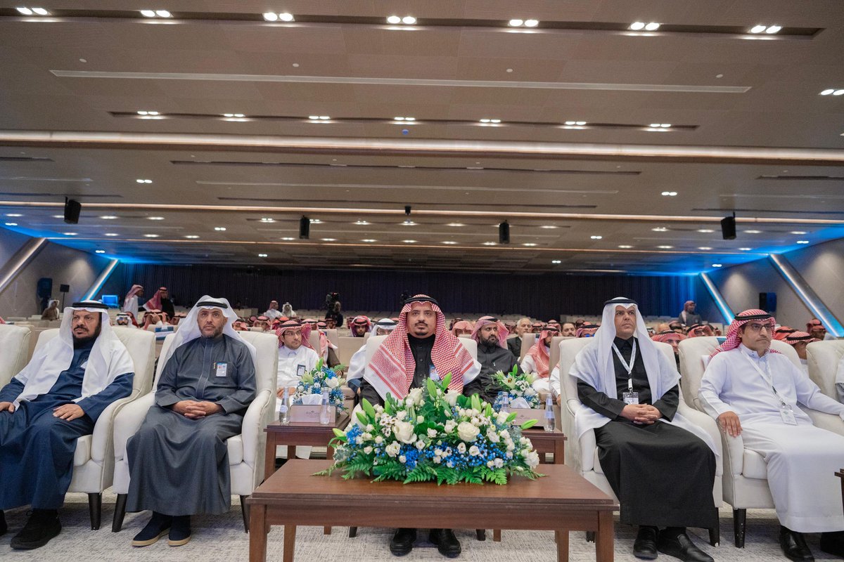 QassimUniv1's tweet photo. معالي رئيس #جامعة_القصيم يفتتح الملتقى الأول لـ #يوم_التعليم_العالمي_2024 بعنوان «تعزيز تكامل المؤسسات التعليمية لتحقيق مستهدفات رؤية 2030»، بمشاركة مختصين من عدة جامعات وجهات تعليمية وتدريبية، وذلك بمركز المؤتمرات بالمدينة الجامعية. https://t.co/b7FiobdQU3