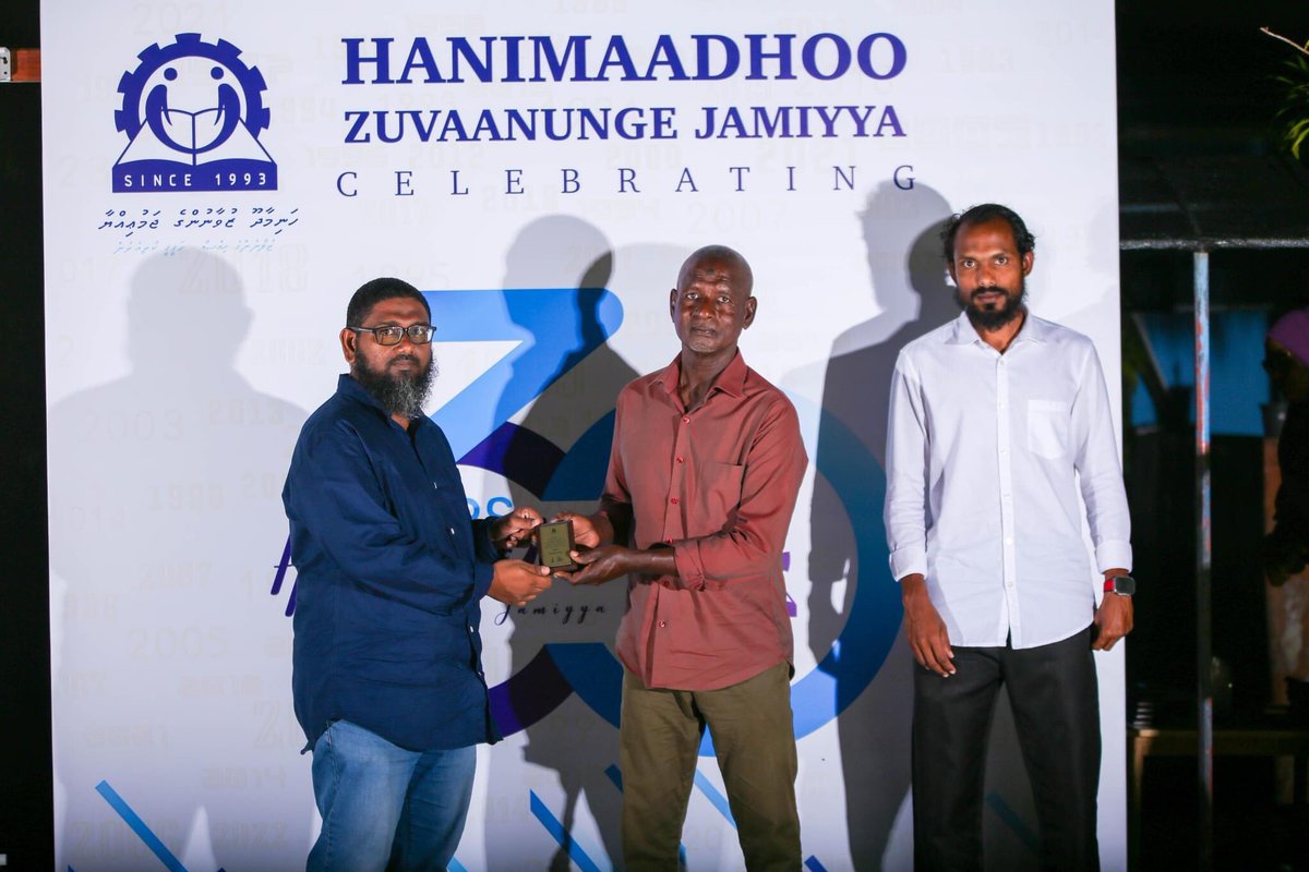 HanimaadhooZJ's tweet photo. ހަނިމާދޫ  ޒުވާނުންގެ  ޖަމިއްޔާ  30  ޗެންޕިއަންޝިޕް  2023  ފުޓުބޯޅަ  މުބާރާތް  ކާމިޔާބުކަމާއިއެކު  ކުރިއަށް  ގެންދިއުމަށް  ޢަމަލީގޮތުން  ހަރަކާތްތެރިވެ  ވަރަށް ބުރަމަސައްކަތްތަކެއް  ކޮށްދެއްވާފައިވާތީ  އެފަރާތްތަކަށް  އެކަމުގެ  އަގުވަޒަންކޮށް  ހަނދާނީ  ފިލާ  ދިނުން
#hzj #hzj30 https://t.co/U55eaToTCB