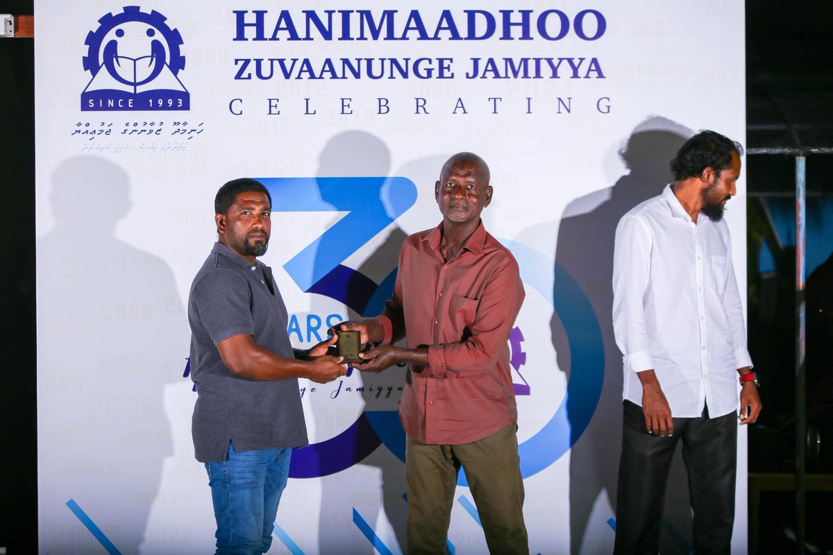 HanimaadhooZJ's tweet photo. ހަނިމާދޫ  ޒުވާނުންގެ  ޖަމިއްޔާ  30  ޗެންޕިއަންޝިޕް  2023  ފުޓުބޯޅަ  މުބާރާތް  ކާމިޔާބުކަމާއިއެކު  ކުރިއަށް  ގެންދިއުމަށް  ޢަމަލީގޮތުން  ހަރަކާތްތެރިވެ  ވަރަށް ބުރަމަސައްކަތްތަކެއް  ކޮށްދެއްވާފައިވާތީ  އެފަރާތްތަކަށް  އެކަމުގެ  އަގުވަޒަންކޮށް  ހަނދާނީ  ފިލާ  ދިނުން https://t.co/3IFBfFKtv2