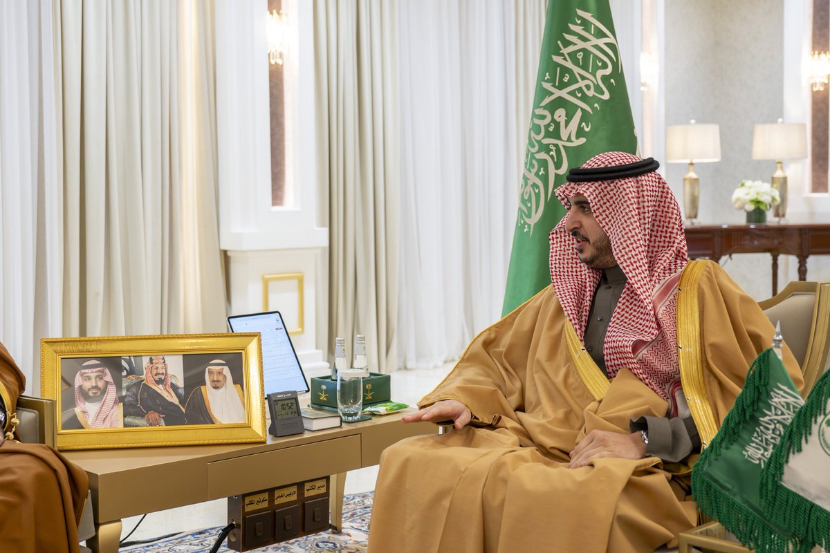 AljoufSA's tweet photo. ثمَّن سموه جهود هيئة الإحصاء في تقديم البيانات والمؤشرات التي تساعد على صنع القرارات والتوجهات المستقبلية لأعمال التنمية الحضرية والسكانية والاقتصادية.
 من جهته، أعرب الشمروخي عن شكره لسمو أمير المنطقة؛ لاهتمامه ومتابعة سموه لأعمال الهيئة في المنطقة. https://t.co/s7GCgfJaqF