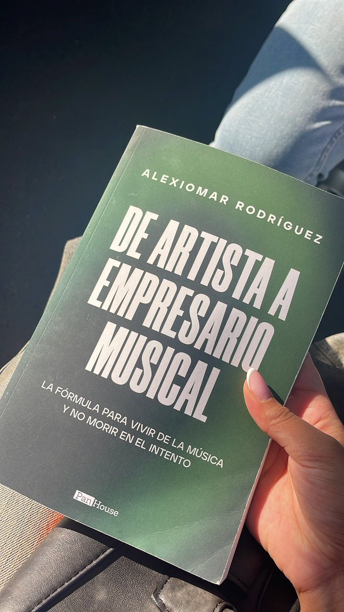 AINADSILVA's tweet photo. de mis libros favs, ya me lo había leído, se lo he dejado a mi padre, creo que me lo volveré a leer 🤔 📚@Alexiomar https://t.co/TFPljQ10uy