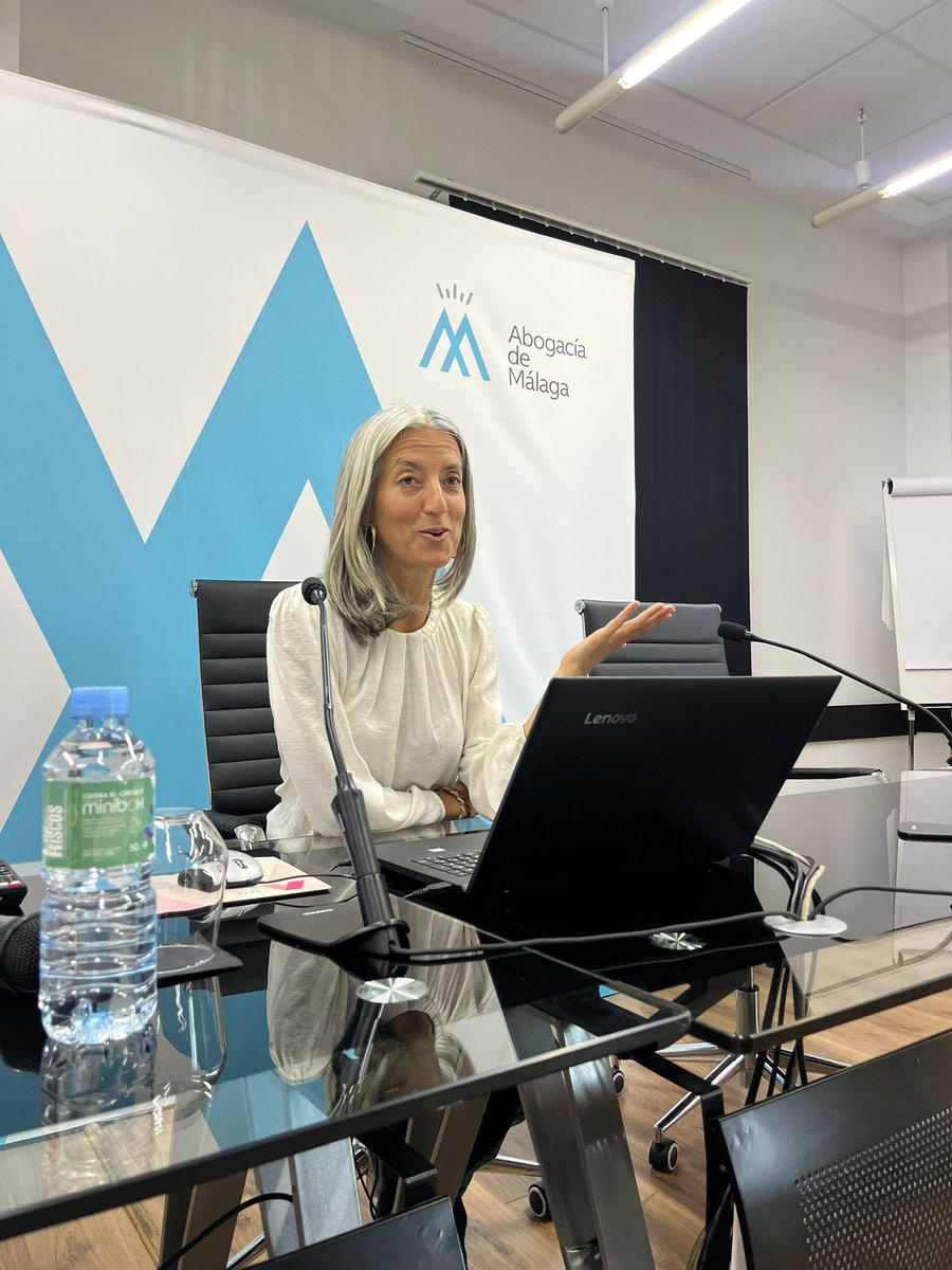 ¡Todo un éxito nuestra ‘Masterclass: Aprende 20 términos para subir tu nivel de inglés profesional en 1 hora’, con más de 500 inscritos!

👉🏻 Una formación organizada por la Oficina de #DesarrolloProfesional. 👇🏼