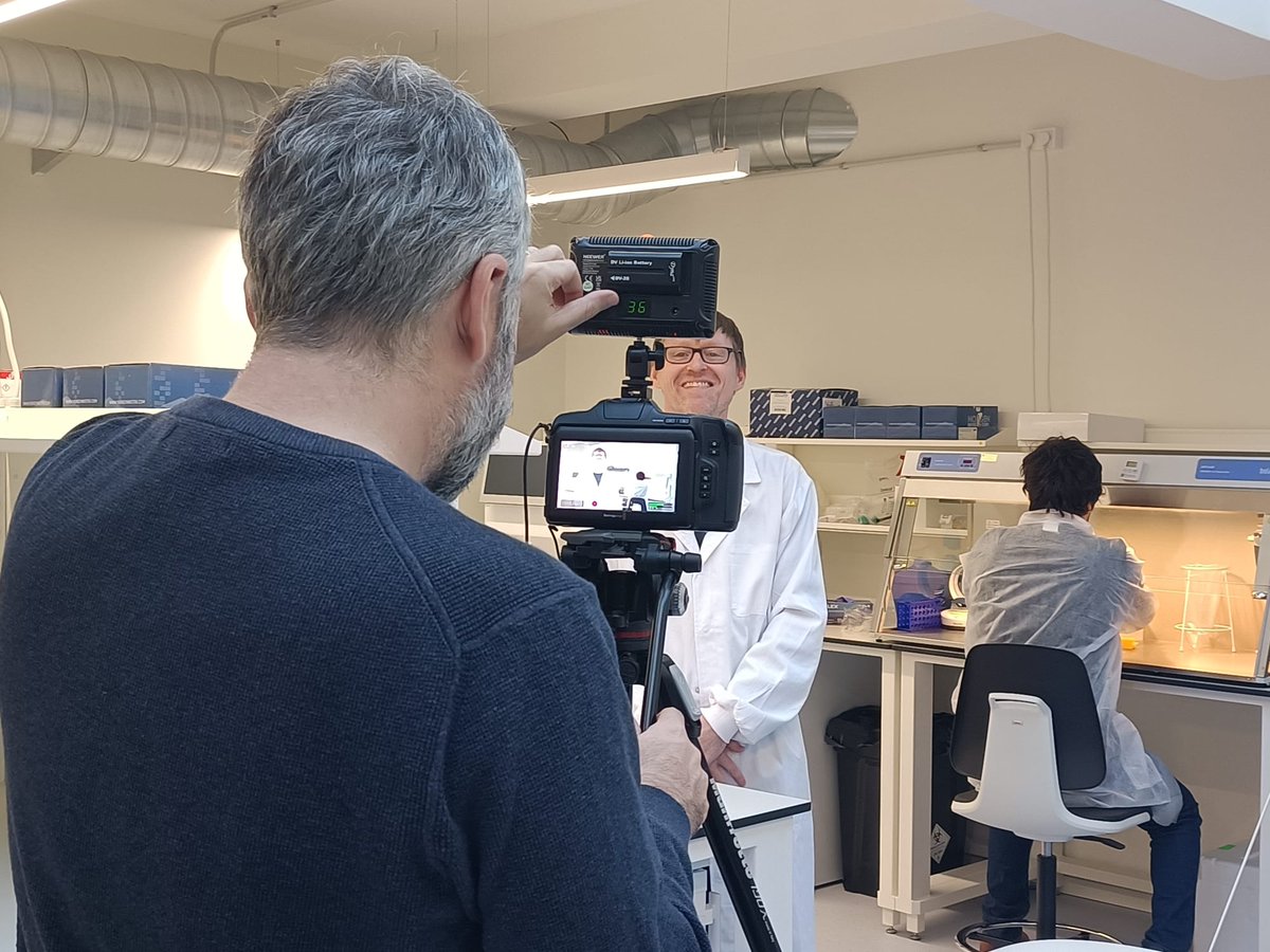 CIMTI_cat's tweet photo. 🎥Hem assessorat @Flomicsbiotech en la gravació del seu vídeo corporatiu, el qual li servirà per presentar-se als stakeholders i inversors. Oferim suport als projectes del #ProgramaImpacte en Tecnologia, Finançament, Mercat i Negoci, Clínica i Regulatòria.
https://t.co/D4NBLUOfvM https://t.co/nsdBCbI0oQ