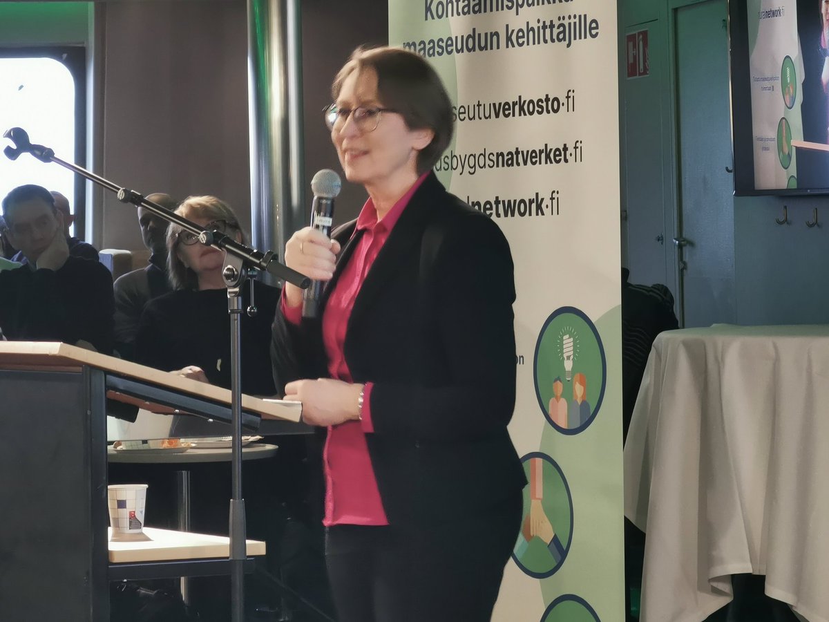 Juha-Matti Markkola (@jmarkkola) on Twitter photo "Ei ole niin suurta herraa, joka ei viljelijän kädestä söisi" @Sariessayah aloitti puheensa #maaseutuhallinnontalvipäivät. Koolla on kuntien YTA-alueiden, <a href="/ELYkeskus/">ELY-keskus</a> <a href="/Ruokavirasto/">Ruokavirasto | Livsmedelsverket</a> ja <a href="/mmm_fi/">MMM</a> asiantuntijat. <a href="/MaaseutuFi/">Maaseutuverkosto</a> "Ei ole niin suurta herraa, joka ei viljelijän kädestä söisi" @Sariessayah aloitti puheensa #maaseutuhallinnontalvipäivät. Koolla on kuntien YTA-alueiden, <a href="/ELYkeskus/">ELY-keskus</a> <a href="/Ruokavirasto/">Ruokavirasto | Livsmedelsverket</a> ja <a href="/mmm_fi/">MMM</a> asiantuntijat. <a href="/MaaseutuFi/">Maaseutuverkosto</a>