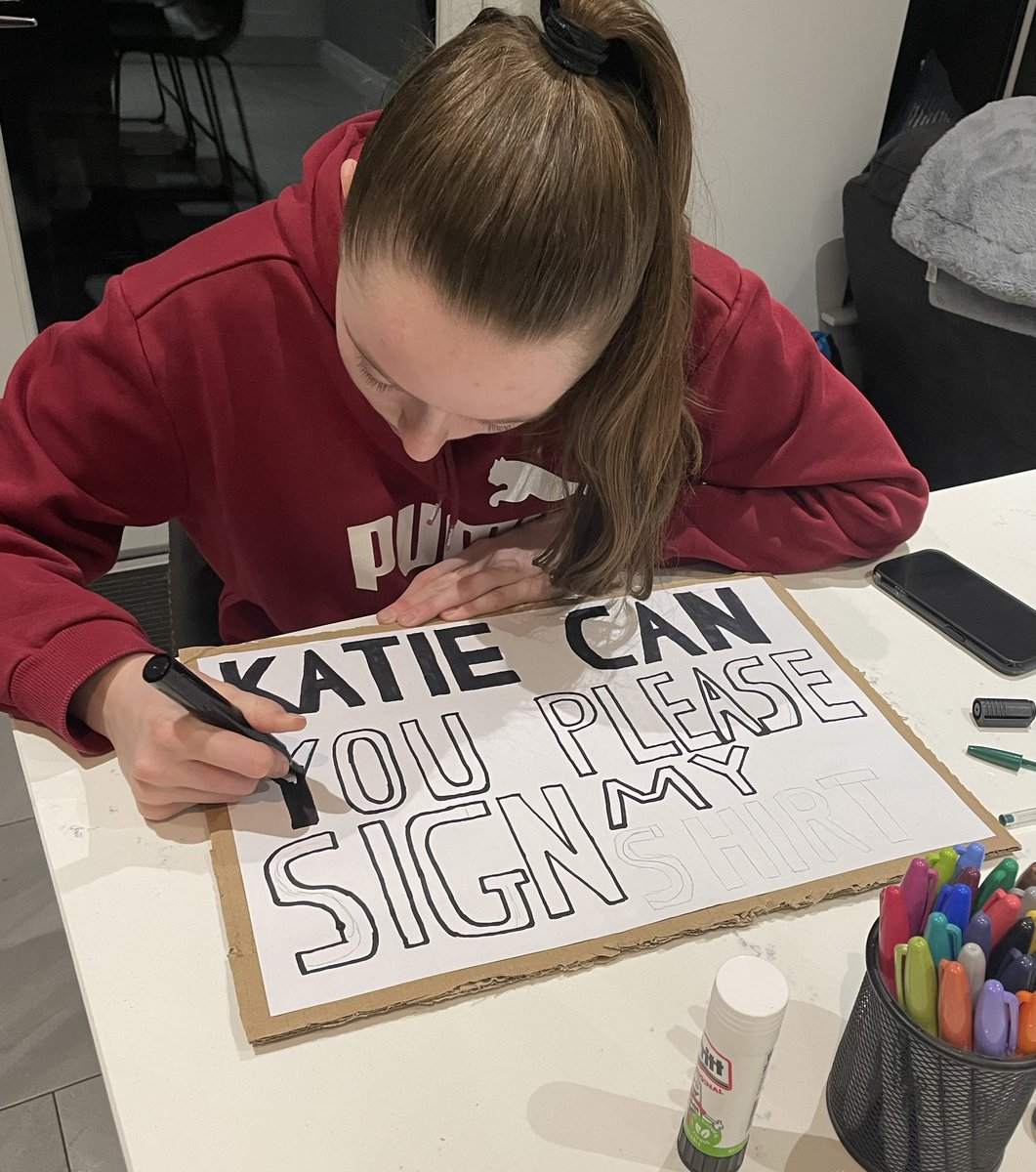 Giving the best Xmas present = 👍
Flights from Ireland = £€€£
Me driving from LHR = Risking life
Hannah getting <a href="/Katie_McCabe11/">Katie McCabe</a> to sign her shirt  = Priceless 
<a href="/arsenalwfc/">Arsenal Women</a> 
<a href="/FAIreland/">FAIreland</a>