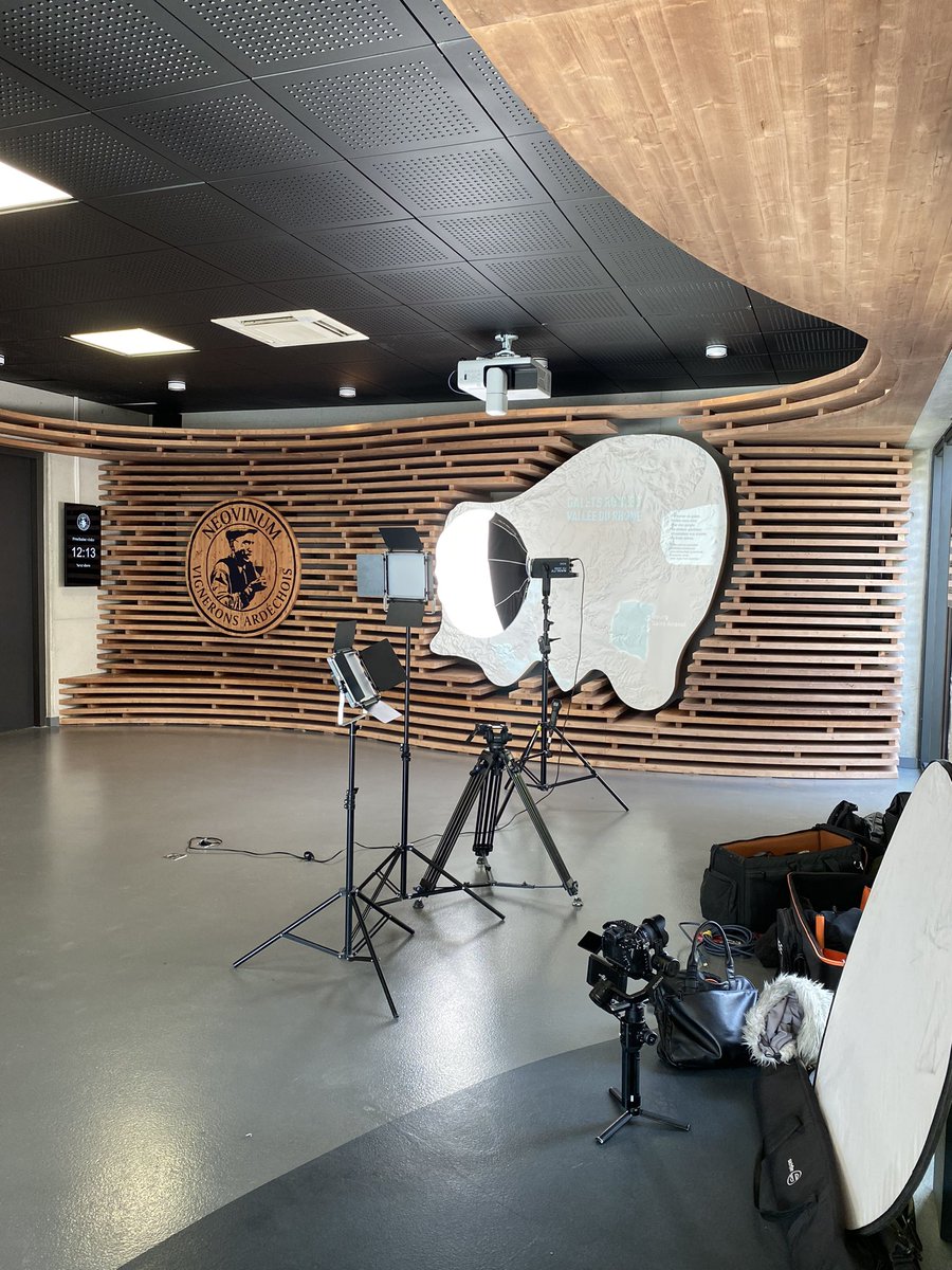 NÉOVINUM 2.0 ✨
Tournage du #teaser vidéo de notre nouvel œnoparcours ! Ouverture prochainement⏳ 
#vigneronsardechois #neovinum #ardechetourisme #emerveillesparlardeche