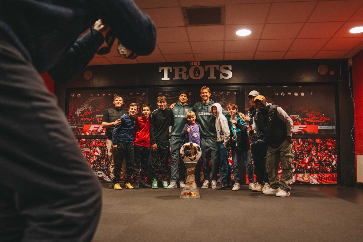 Scoren in de wijk tweet media