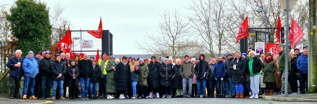 claremc123's tweet photo. Another day of strikes we support one another #unite @uniteunion https://t.co/3IsVcjn2hQ