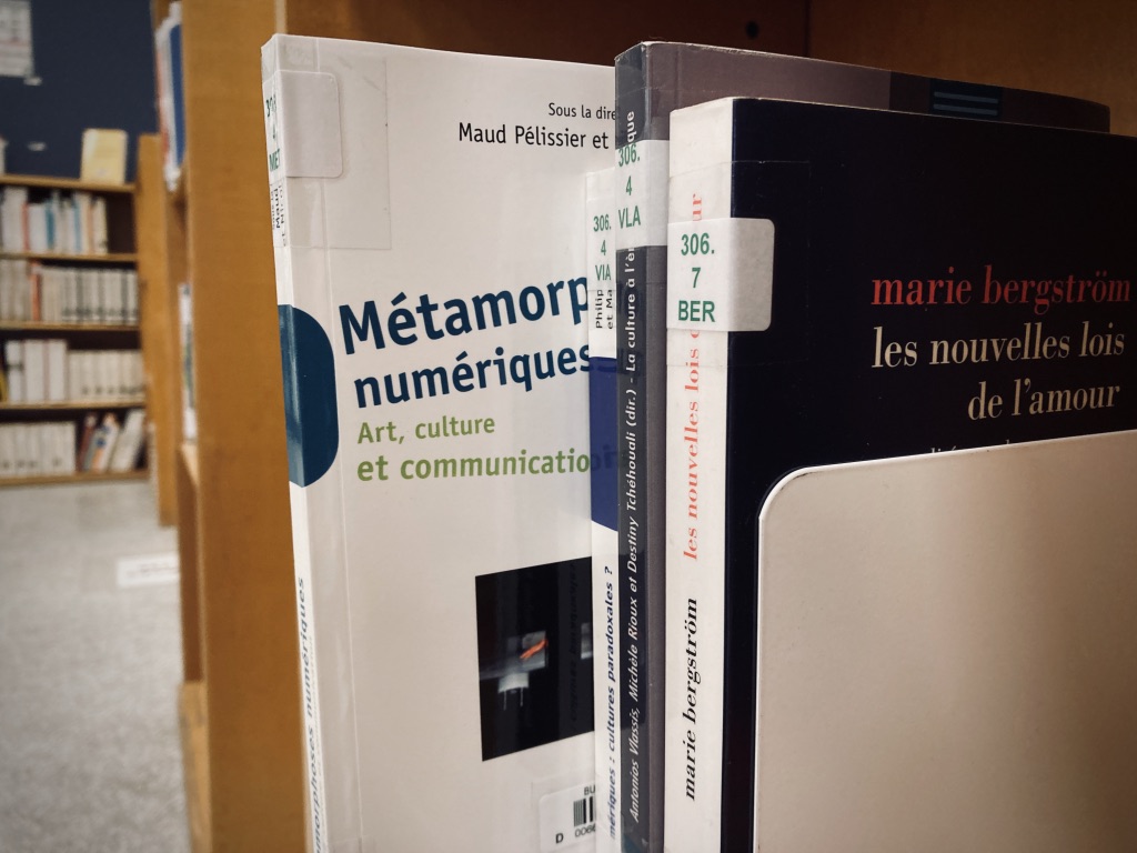 📚 La bibliothèque Pierre Sineux propose désormais un fonds consacré aux humanités numériques. 
Venez le découvrir en salle de Lettres !

👉shorturl.at/eirz6