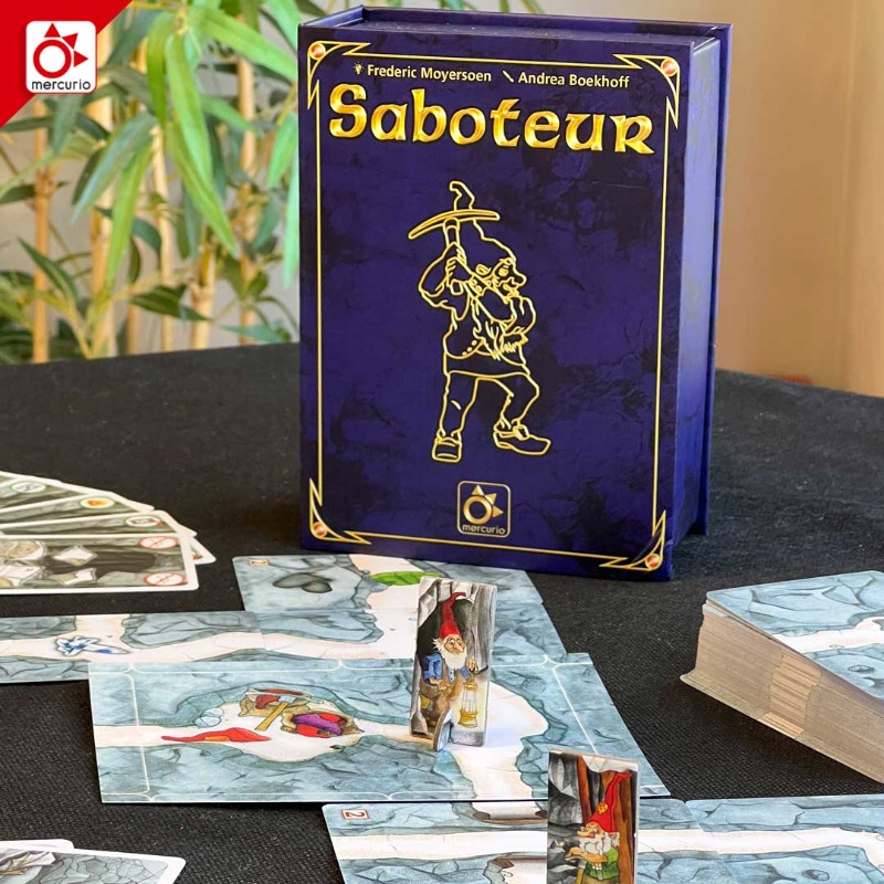 Mercurio_Juegos's tweet photo. ¡20 años llevan los enanos cavando túneles y cuevas⛏️⛏️! 
Esta edición de SABOTEUR 20 ANIVERSARIO recoge toda la andadura de este clásico. Incluye el juego base, expansiones y cartas especiales ¡y novedades muy chulas! 

¿Tiene pintaza, verdad? ¡Pues corre que se agotan!