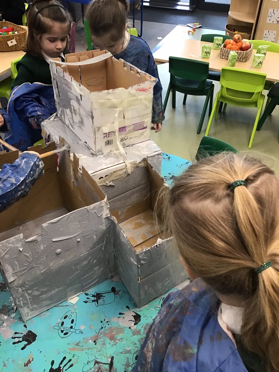 The creativity is in full flow this morning as the children work together to paint their castle. They decided they needed to make the grey lighter by adding white- great application of their art skills 🖌️🎨 #keyskills #artists