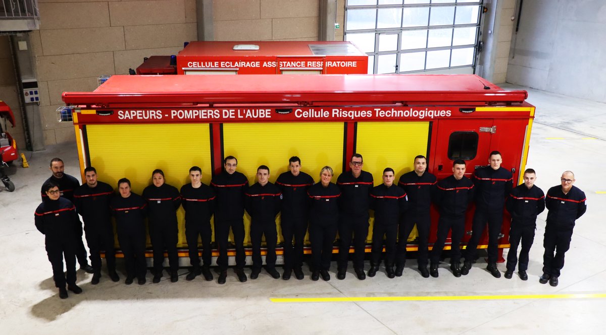 SDIS_10's tweet photo. La semaine dernière 14 stagiaires de Troyes Vouldy, Ouest, Nogent dont 3 SSSM ont suivi la
1⃣ère partie de la formation risque chimique et biologique #RCH1
📚Théorie
👨‍🚀Habillement, 🧪matériel, 🧤protection ...
☣️Manœuvres 
🙏 Piscine Chartreux et lycée Herriot pour l'accueil https://t.co/6PHLChhhOA