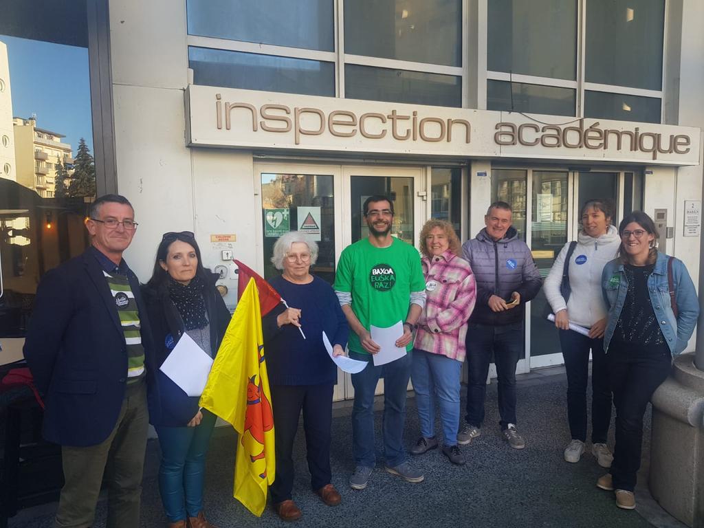 Azterketak euskaraz eta okzitanieraz egiteko eskubidea aldarrikatu dute Paueko ikuskaritza aitzinean <a href="/seaskaikastola/">seaska.ikastolak</a> <a href="/biga_bai/">BIGA BAI</a> <a href="/ikas_sarea/">IKAS</a> <a href="/Ikas_bi/">Ikas-bi</a> <a href="/EHaziak/">Euskal Haziak</a> #AzterketakEuskaraz