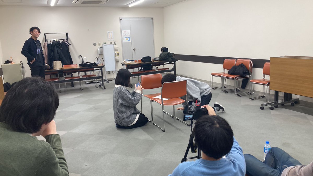 NYuukiman's tweet photo. 先日、21日(日)
小池監督WS2日目でした🎬

台詞は反射でなく反応。相手が変わることで芝居が変わるということを大いに実感できたWSでした👍そして相手によって芝居が変わるということはキャスティングにも関わってくるという面白いお話も聞けました😊

次回は1/28(日)‼️
よろしくお願いします✨ https://t.co/2hjSmsXn1I