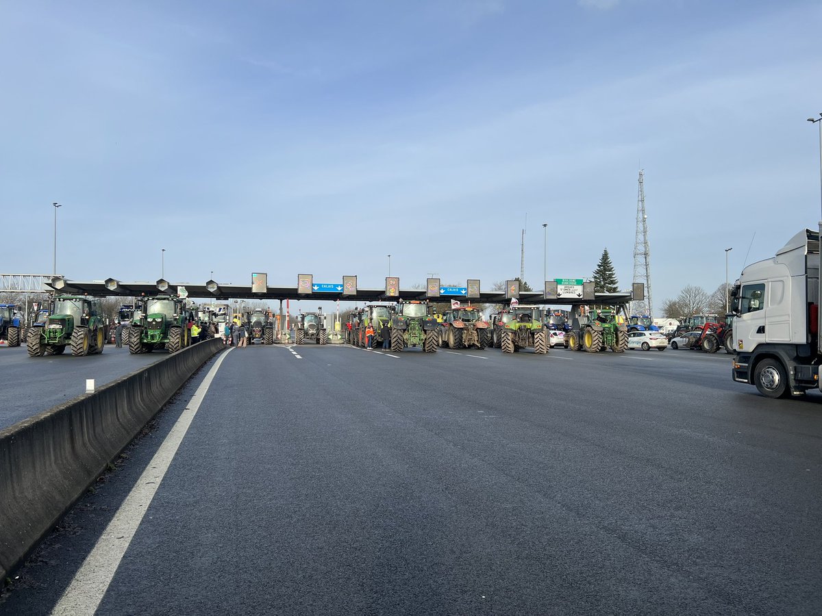 En place! <a href="/FnseaGBP/">FNSEA Grand Bassin Parisien</a> <a href="/FNSEA/">La FNSEA</a> <a href="/rousseautrocy/">Arnaud Rousseau</a>