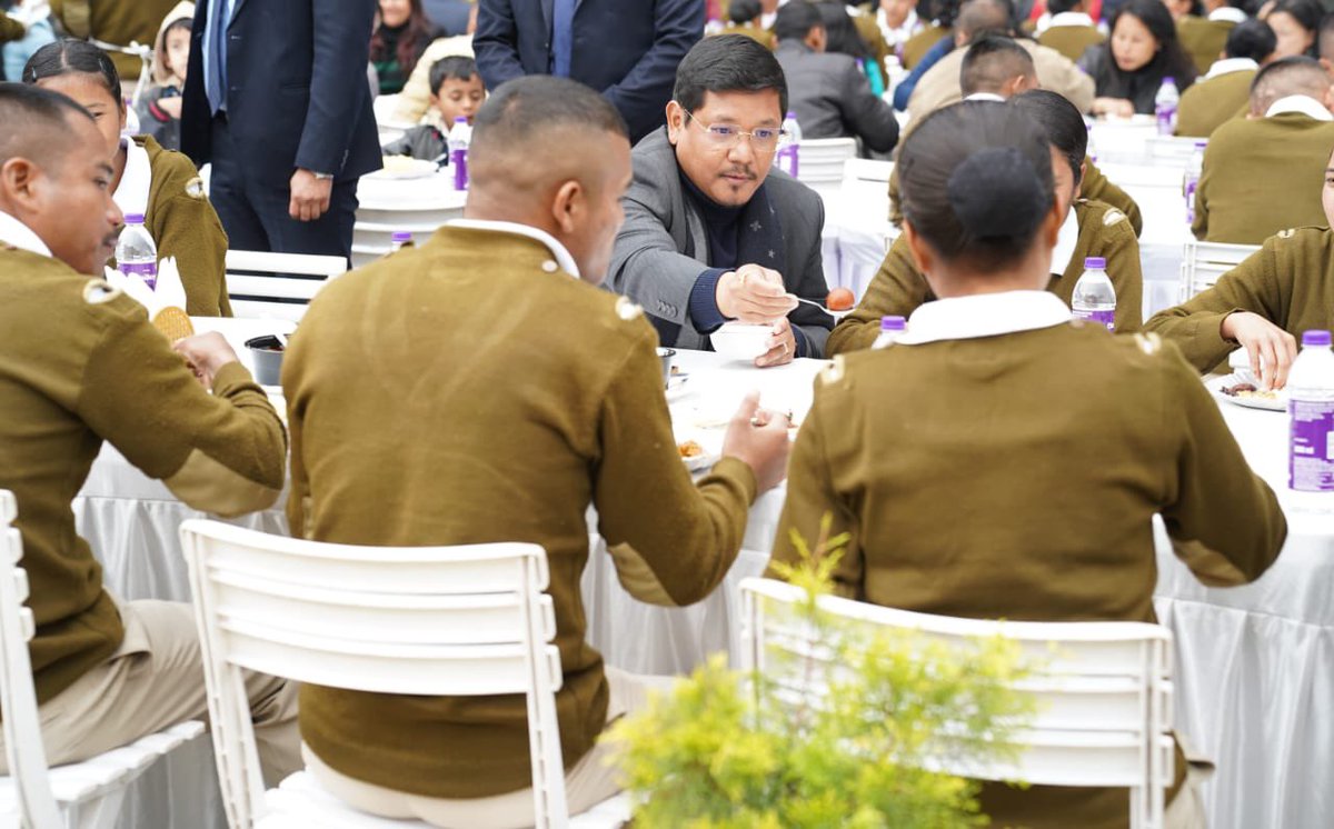 SangmaConrad's tweet photo. A very special lunch with new recruits of the Meghalaya Police 1st Battalion at the Bara Khana courtesy of DGP, Dr. @lrbishnoiips and @MeghalayaPolice in Mawiong. 

Had a memorable time sharing a meal and interacting with the new recruits who are at the beginning of their career in the police force.
