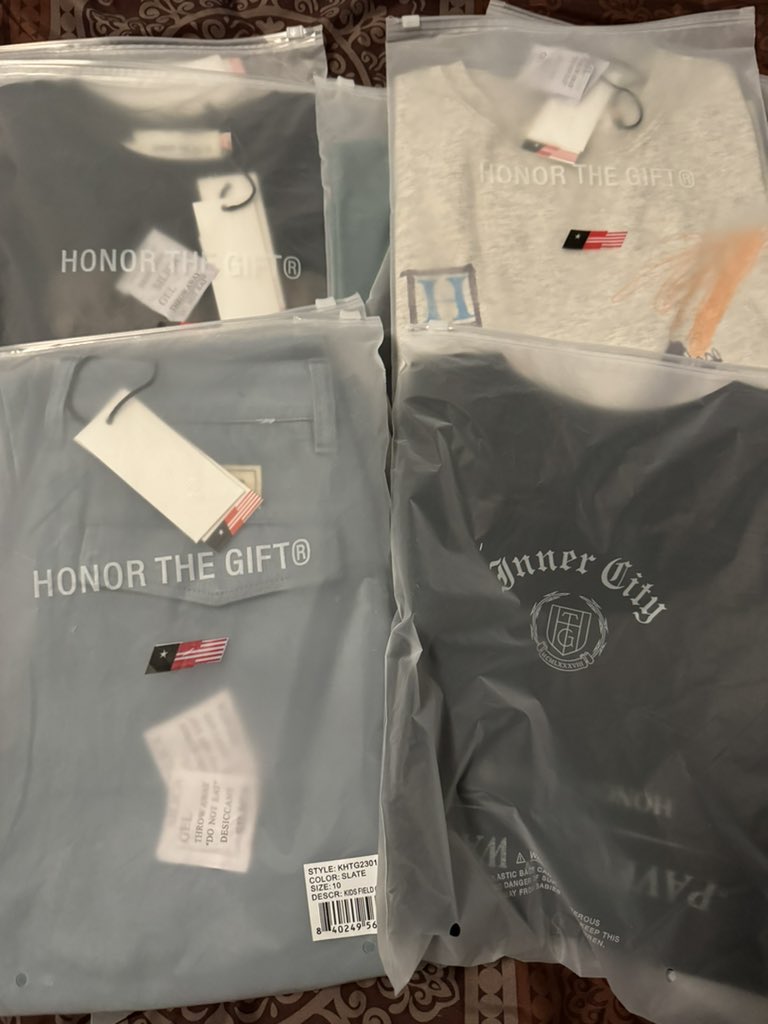 I’m so hype. @honorthegiftco shipped all the way to Germany and the quality is perfect