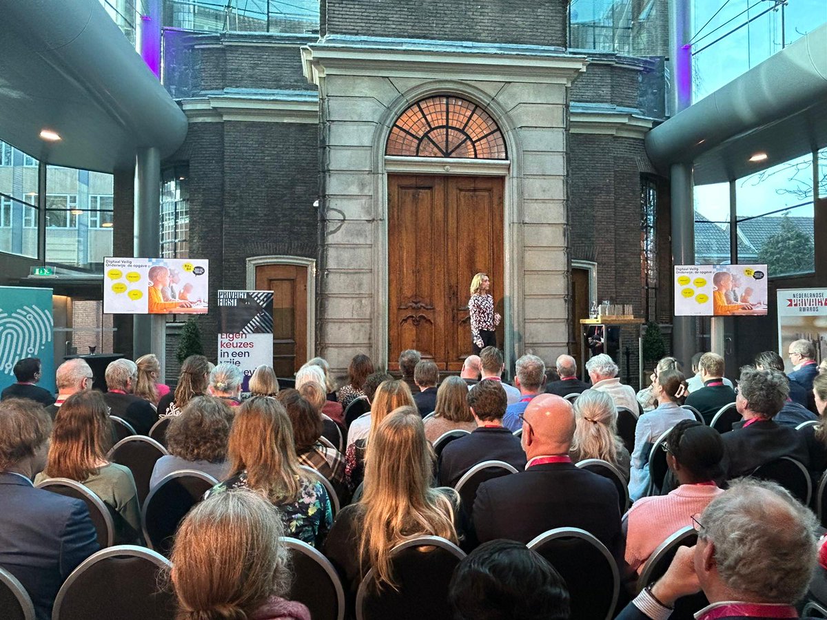 Sabrina van Miltenburg, programma-manager bij <a href="/kennisnet/">Kennisnet</a>, deelt tijdens de Nationale Privacy Conferentie 2024 haar ambitie: 'Elke leerling kan in een digitaal veilige omgeving leren en ontwikkelen.'

#NPC2024 <a href="/privacyfirst/">Privacy First</a>