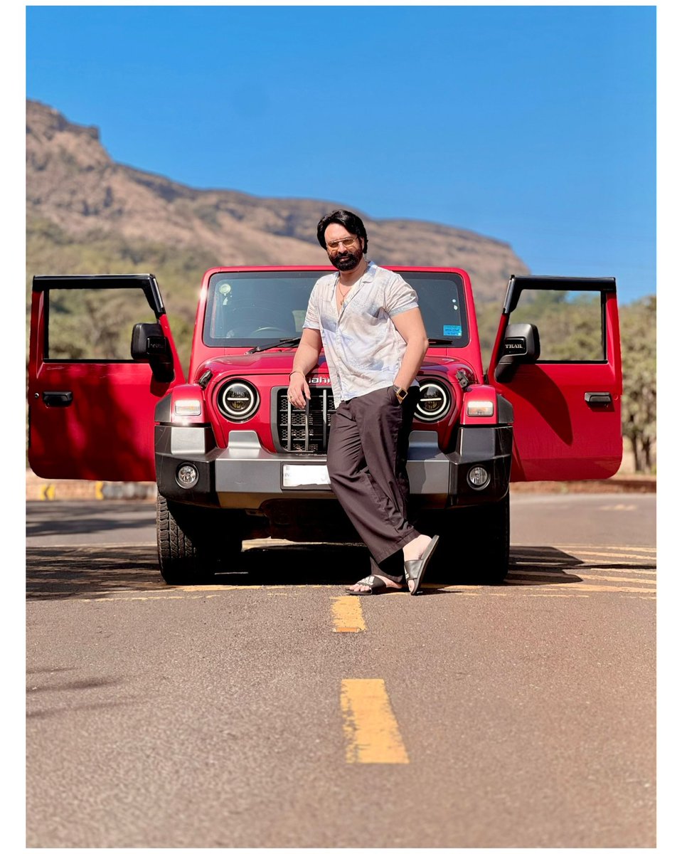 Posing with my Tiger 🧿☺️👍🏻🫶
#thar #addidas #nature #love #sunkissed #life #beautiful #red #aambyvalley #parassinghminhas