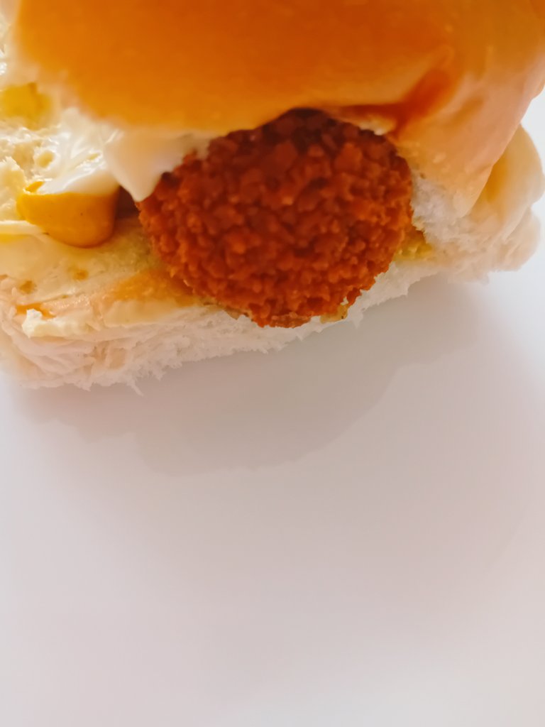 carolie06451008's tweet photo. Eindhoven gearriveerd en even wat eten.#BroodjeKroket #Majonaise
#Mosterd https://t.co/OLrcyaFNC2