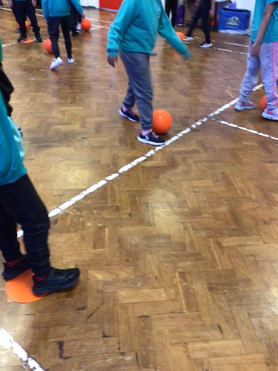 NansenSchool's tweet image. Year 3 have been learning to pass and move #completepe