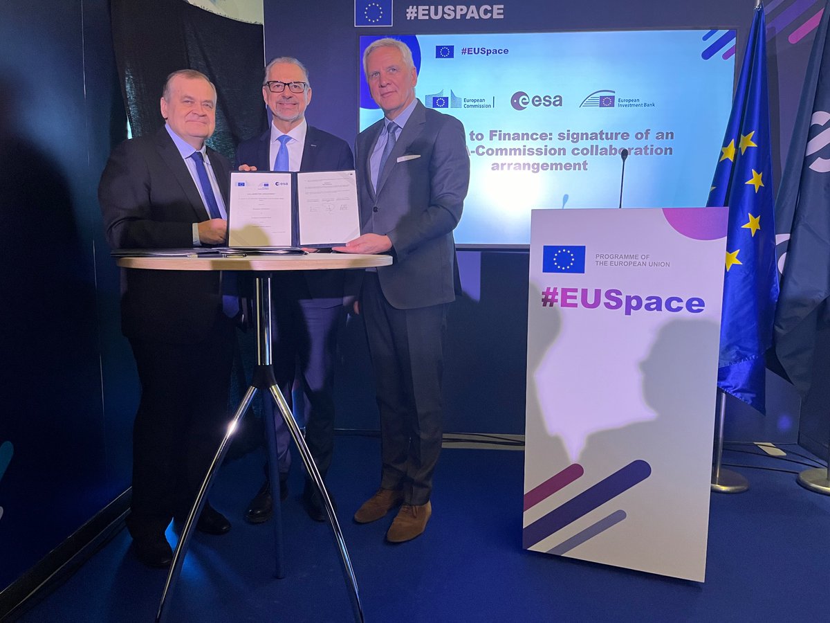 peeters_kris1's tweet photo. Just in! The @EIB, @ESA and @defis_eu joined forces and just signed a collaboration agreement, focused on knowledge exchange and coordination, reducing bottlenecks, and ultimately, improving access to finance for European new space companies. 

https://t.co/Cvc0YoAEl9 https://t.co/B9ERmYsJRl