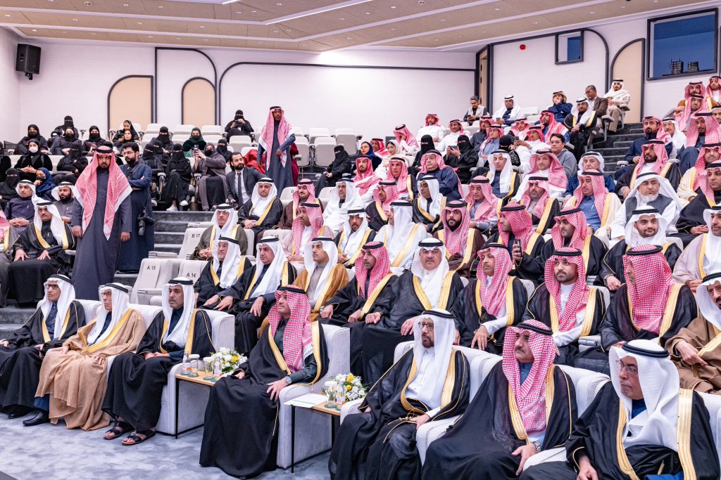 دعماً لمجتمع الأعمال وتمكيناً للقطاع الخاص في #الأحساء؛ رعى صاحب السمو الملكي الأمير #سعود_بن_طلال بن بدر محافظ الأحساء حفل #غرفة_الأحساء السنوي، والذي يأتي ضمن اهتمام سموه  بدعم قطاع الأعمال، لأجل مضاعفة إسهاماتهم في تنمية المجتمع والاقتصاد ودعم مسيرة النمو والتنمية التي تشهدها