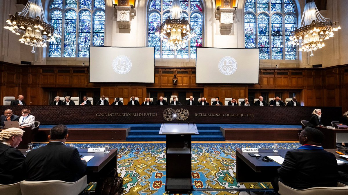 💡 How #SouthAfrica rescued humanity (and #InternationalLaw) at the @CIJ_ICJ Read this reflection piece by IHSA president Antonio De Lauri and @JulieBillaud with @PublicAnthropo👇 bit.ly/3tXqH0u 📸 Image: @CIJ_ICJ #HumanRights #HumanitarianStudies