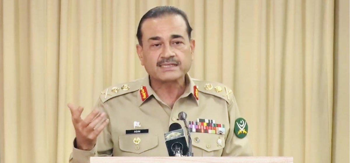 PakistanFauj's tweet photo. #ISPR
آرمی چیف جنرل سید عاصم منیر، نشان امتیاز (ملٹری) کا جناح کنونشن سینٹر  اسلام آباد میں ”پاکستان نیشنل یوتھ کانفرنس“ سے تاریخی خطاب

  #ThankYouCOAS #AsimMunir #COAS #Pakistan #Nation_StandsWith_Army

پاکستان کے مستقبل کے معماروں اور اقبال کے شاہینوں سے مخاطب ہو کر انتہائی خوشی محسوس کر رہا ہوں،  آرمی چیف 

پاکستان کو بنانے کا مقصد یہ تھا کہ   ہمارا مذہب، تہذیب و تمدن ہر لحاظ سے ہندوؤں سے مختلف ہے نہ کے ہم مغربی تہذیب و تمدن کو اپنا لیں،  آرمی چیف 

نوجوانوں کو اپنے وطن،  قوم،  ثقافت و تہذیب و تمدن اور اپنے آپ پر بے پناہ اعتماد ہونا چاہئے،  آرمی چیف

 پاکستان کے نوجوانوں کو اس بات کا یقین ہونا چاہئے کہ وہ ایک عظیم  وطن اور قوم کے سپوت ہیں،  آرمی چیف

ہمارے ملک کے نوجوان اس قوم و ملک کی روشن روایات، اقبال اور قائد کے خوابوں کی تعبیر کے امین ہیں،  آرمی چیف

دہشتگردوں کیخلاف تو افواج پاکستان لڑ سکتی ہیں مگر دہشتگردی کے خلاف پوری قوم کا تعاون ضروری ہے،  آرمی چیف

سوشل میڈیا اور پروپیگنڈا کا مقصد بے یقینی، افرا تفری اور مایوسی پھیلانا ہے ،  آرمی چیف

سوشل میڈیا کی خبروں کی تحقیق بہت ضروری ہے، آرمی چیف 

تحقیق اور مثبت سوچ کے بغیر معاشرہ افراتفری کا شکار رہتا ہے ، آرمی چیف

اللہ تعالی قرآن مجید میں فرماتے ہیں کہ؛
”اے ایمان والو!  اگر کوئی فاسق تمہارے پاس کوئی خبر لے کر آئے تو اُس کی تصدیق کرلو“

پاکستان کے قیام کی ریاست طیبہ سے مماثلت ہے دونوں کلمے کی بنیاد پر قائم ہوئی ، آرمی چیف

اللہ تعالیٰ نے پاکستان کو  بے پناہ معدنی وسائل، زراعت اور   نوجوان افرادی قوت جیسی نعمتوں سے نوازا ہے،   آرمی چیف

مسلمان مشکل میں صبر اور آسانی میں اللہ کا شکر ادا کرتا ہے،  آرمی چیف

 ہماری افواج ہر قسم کے خطرے اور سازش کے خلاف ہمہ دم تیار  ہیں، آرمی چیف 

پاکستان ہے تو ہم ہیں، پاکستان نہیں تو ہم کچھ بھی نہیں ہیں،  آرمی چیف

پاکستان اپنی خود مختاری پر کوئی سمجھوتہ نہیں کرے گا، آرمی چیف 

پاکستان کے روشن مستقبل پر  کامل یقین  اور اسلاف کی میراث کو قائم رکھنا ہے،  آرمی چیف

طلباء نے  خطاب کے دوران پاکستان آرمی زندہ باد ، پاکستان زندہ باد اور قائد اعظم زندہ باد کے نعرے  بھی لگائے