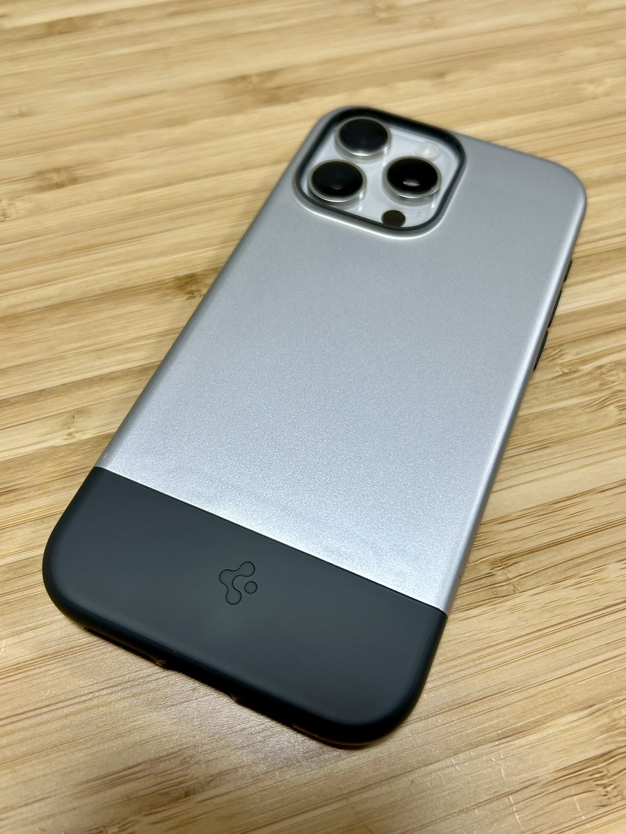 bellsup3's tweet photo. spigen の style armor magfit 予定日より1日遅れて無事に到着！

最高です！昔のやつをイメージしててゴツくなるの覚悟してたけれど薄くなってて後ろの小窓もなくってiphone5時代に出てた物を思い出させてくれる。 
滑りにく良い様にシルバーの部分もラバーコーティング。
 @SpigenJapan https://t.co/r0cIxXFSJn