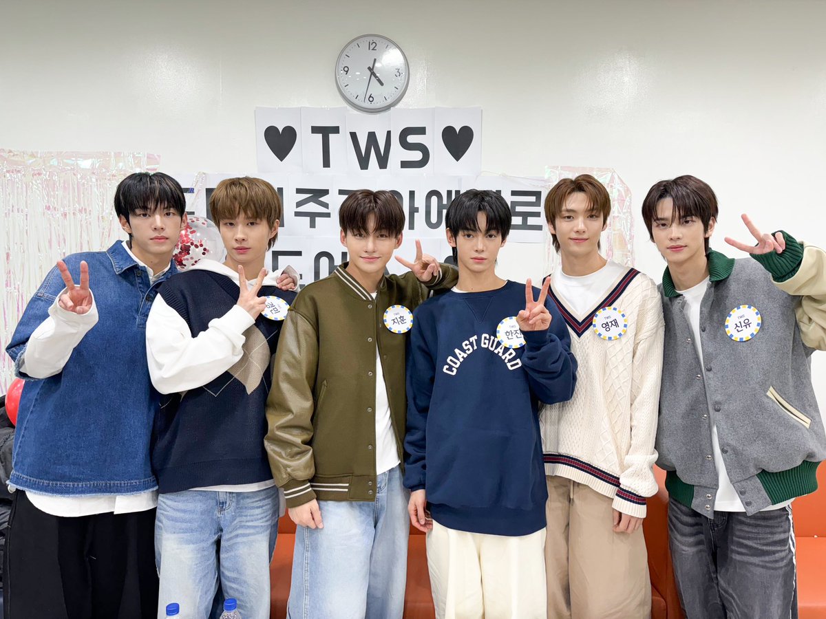 TWS_PLEDIS's tweet photo. [#TODAYWITHUS]
240124 주간 아이돌

#TWS #투어스 #247WithUs
#Sparkling_Blue https://t.co/Yi8UOWi7yU
