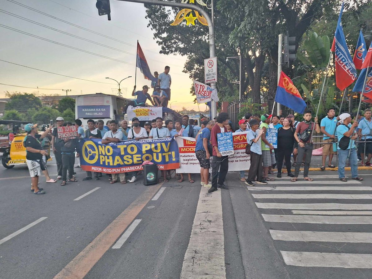 COLLECTIVE ACTION WORKS! ✊🏽

Our collective action and determination to defend our public transport has compelled the Marcos regime to extend the deadline for franchise consolidation to April 30!

Our power lies in our solidarity! The fight continues for OUR PUBLIC TRANSPORT!