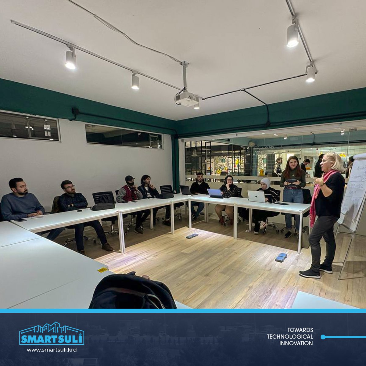 لە دانیشتنێکی ڕووبەڕودا لەگەڵ ئایلین بریوەر، چەند مەشقێکیان کرد و چەند ستراتیجیەک فێرکران لەسەر چۆنیەتی پێشکەشکردنی پڕۆژەکانیان.

During a session, Eileen Brewar shared valuable presentation tactics and exercises with the winners, prepping them for the big spotlight.

#SmartSuli