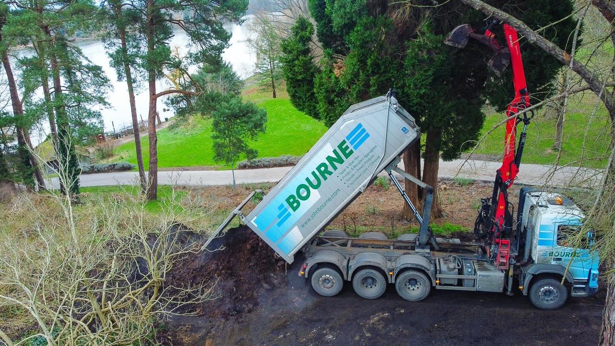 Bourne_Amenity's tweet image. Revisiting loyal client Hever Castle &amp;amp; Gardens last week, for the delivery of a range of winter maintenance materials; our Premium Blended Topsoil, Manure, 2/6mm Shingle, Play Area Bark and Play Area Sand.
#wintermaintenance #farmyardmanure #highstandard #gardenmaintenance