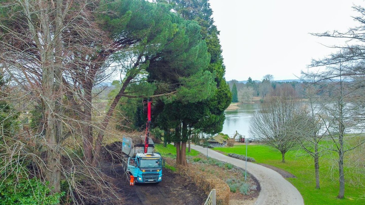 Bourne_Amenity's tweet image. Revisiting loyal client Hever Castle &amp;amp; Gardens last week, for the delivery of a range of winter maintenance materials; our Premium Blended Topsoil, Manure, 2/6mm Shingle, Play Area Bark and Play Area Sand.
#wintermaintenance #farmyardmanure #highstandard #gardenmaintenance