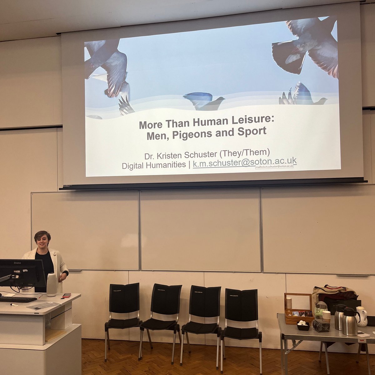 @AAlexanderRose @ParkesInstitute @SotonEnglish @emily_baker18 'Not working' begins with Dr Kristen Schuster @sotonDH on 'More than human leisure': men, pigeons and sport' 🐦‍⬛