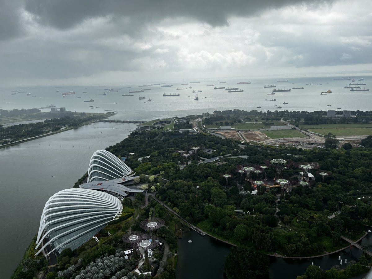 waallouh's tweet image. Today in Singapore we decided to walk around the bay, and on top of the hotel, quite a lovely view ! @Ubisoft @skullnbonesgame