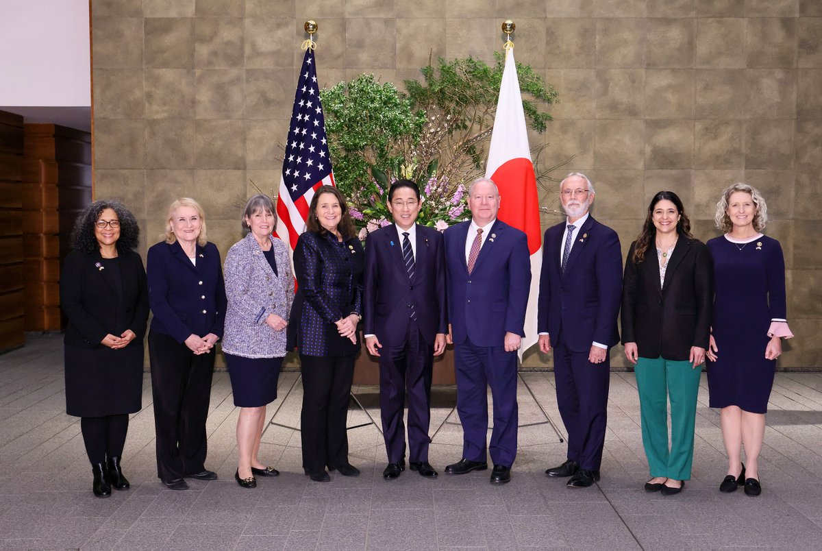 MofaJapan_jp's tweet photo. 1月24日、#岸田総理大臣 は、訪日中の米国議会日本研究グループ議員団の表敬を受けました。
#米国 #令和6年能登半島地震 #お見舞いメッセージ
概要はこちら👉https://t.co/ldOTmOAXFl https://t.co/L3Gu5cc7yY
