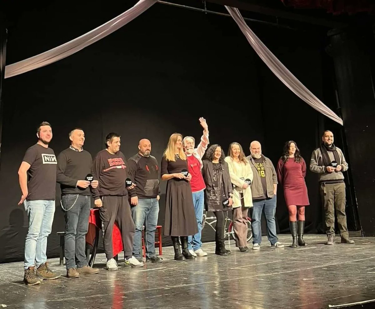 respublica034's tweet photo. Zahvalne smo na priznanju koje nam je dodeljeno i srećne  zbog prilike da delimo binu sa ljudima prepoznatim kao "Najbolje iz Kragujevca, a i šire".

Solidarnost, istrajnost i volja da se borimo za bolje društvo vrednosti su u koje verujemo i zbog kojih nastavljamo još odlučnije. https://t.co/G6r9BieyYs
