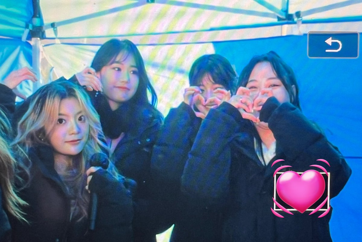 specialday_0403's tweet image. 📸[프리뷰] 240124 화천
#플로리아 #floria #수미 #SUMI #예슬 #YESEUL #한나 #HANNA #조아라 #joara #JOARA #조성아 @EntFloria 

넷이 옹기종기 넘 기여운거 아니냐구ʕ·ᴥ·ʔ