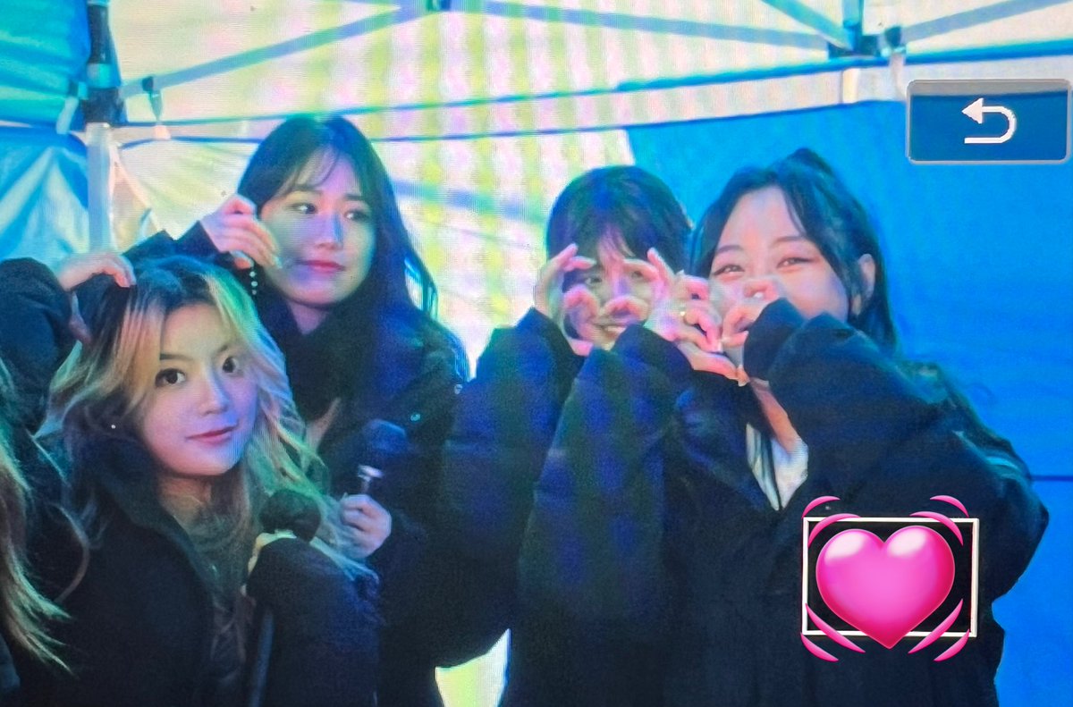 specialday_0403's tweet image. 📸[프리뷰] 240124 화천
#플로리아 #floria #수미 #SUMI #예슬 #YESEUL #한나 #HANNA #조아라 #joara #JOARA #조성아 @EntFloria 

넷이 옹기종기 넘 기여운거 아니냐구ʕ·ᴥ·ʔ
