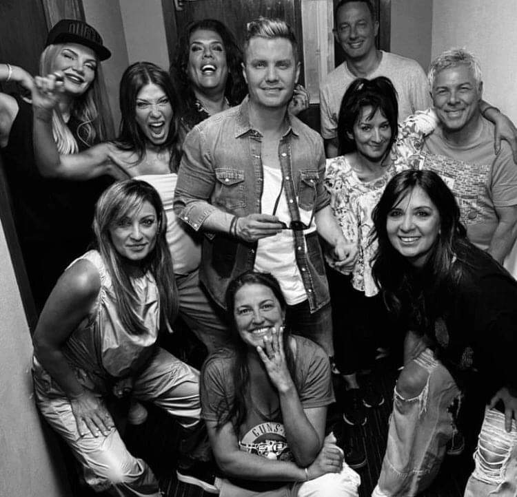NogoyaRadios's tweet photo. #ElClubDelMoro abre bien temprano para alegrarte la mañana! @santidelmoro y todo el equipo de #LaTopadoraDelAire te acompaña para arrancar este miércoles con todo! @soymaju @edithhermida @elianaguercio12 @fercarlos75 @fulopcatherine @bbsanzo @costaokis 🎸📻 #ECDM #Radio https://t.co/5yyLQ86OZQ