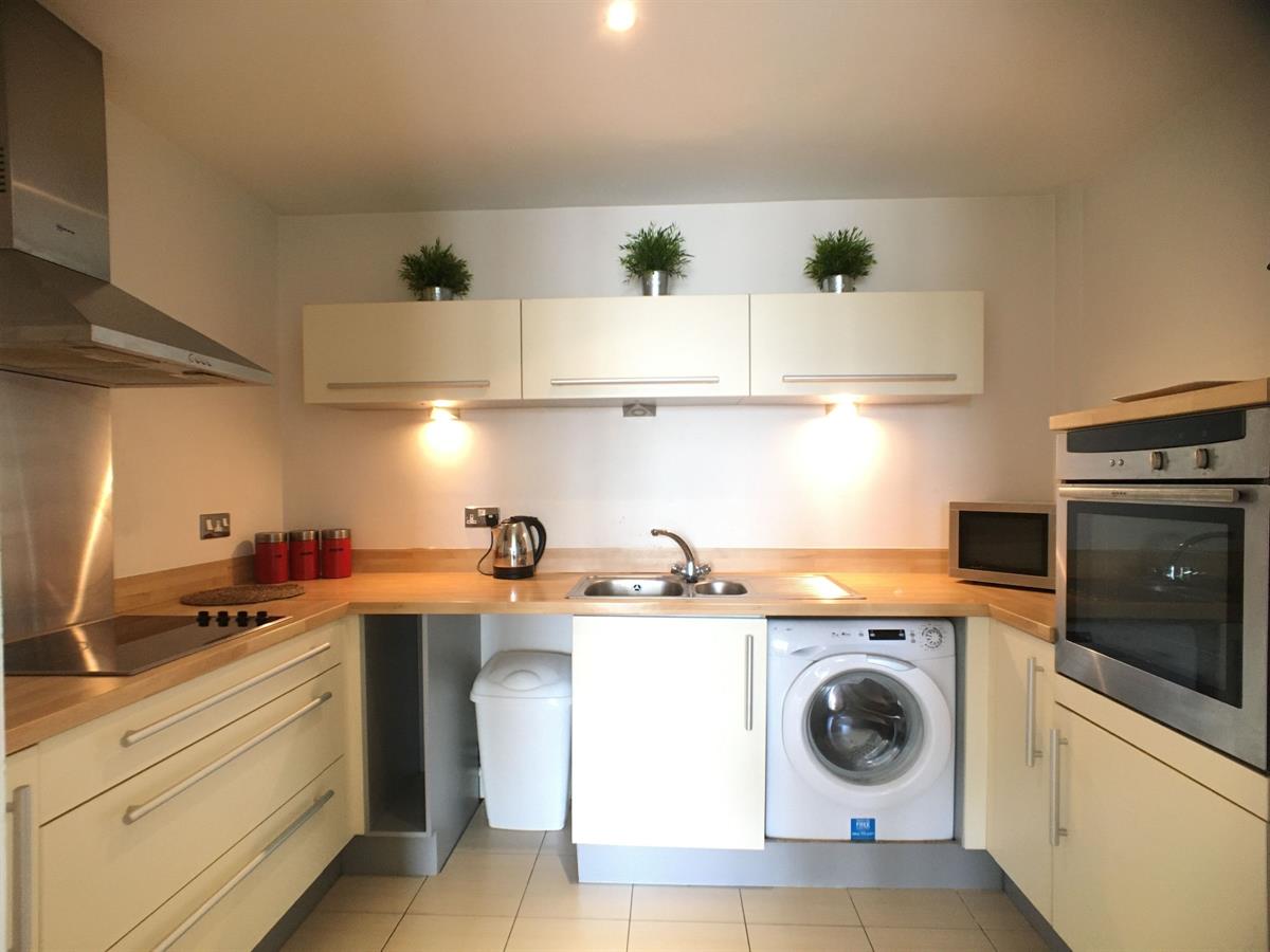 thegrayhouseltd's tweet photo. Available Now 1 Bed Furnished Flat with Balcony, Cardiff Bay. £925pcm. EPC C(76). Ctax D £1,711.94. #cardiffrentals #cardiffbay #cardiffbayflats #cardiffbaylettings #cardiffbayliving #cardiffbaylife #cardiffproperty #cardiffbayproperties #cardifflife #cardiffapartments https://t.co/F8oZ0hzIqC