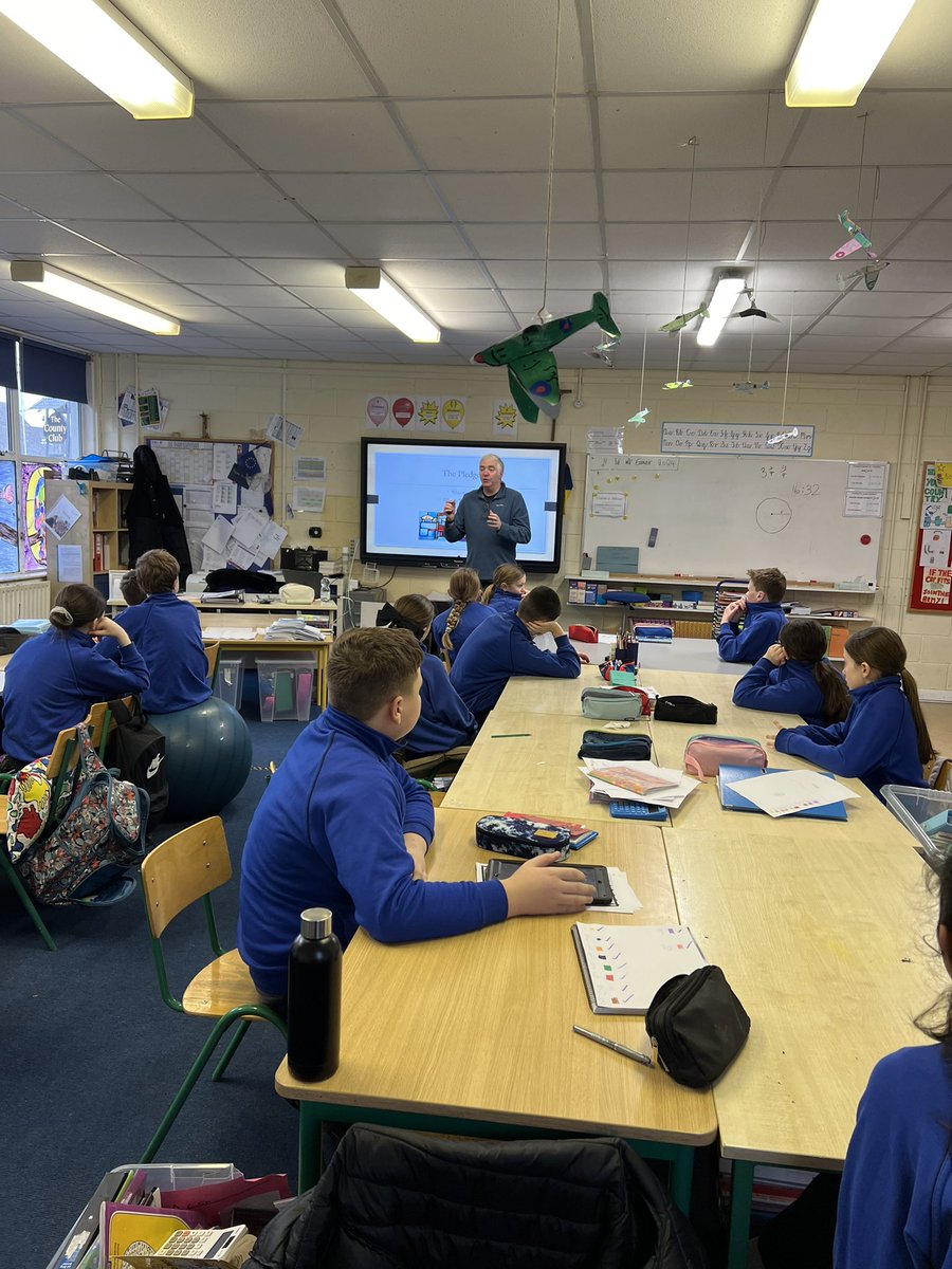 Darren Butler from the Bishops’ Pastoral Response to Substance Misuse speaking to the 6th class candidates for Confirmation today about the pledge and substance misuse.