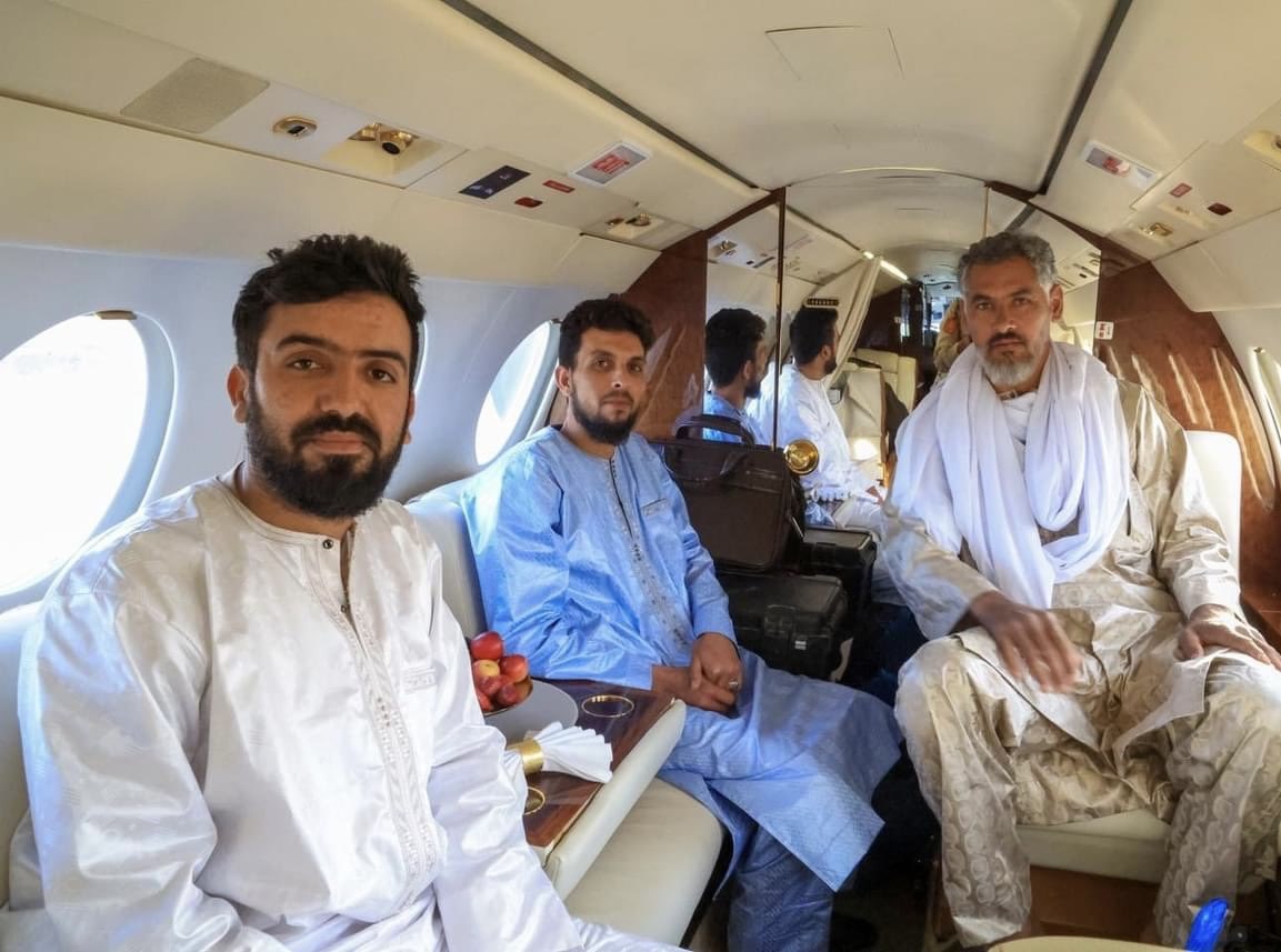 عاجل &gt; الصيادين الليبين المحتجزين في النيجر يصلون إلى #ليبيا على متن طائرة خاصة تابعة للقيادة العامة .

القيادة العامة : وساطة قادها اللواء صدام حفتر مع النيجر انتهت باطلاق سراح المحتجزين و اعادتهم الى ارض الوطن . #المرصد